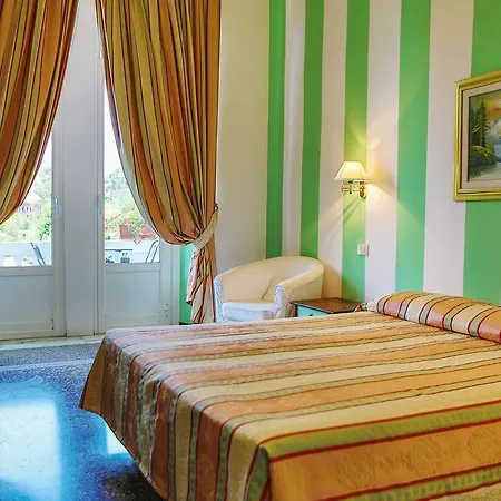 מלון Delle Rose 3*